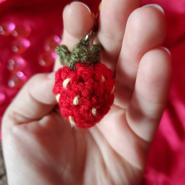 CROCHET STRAWBERRY KEYCHAIN