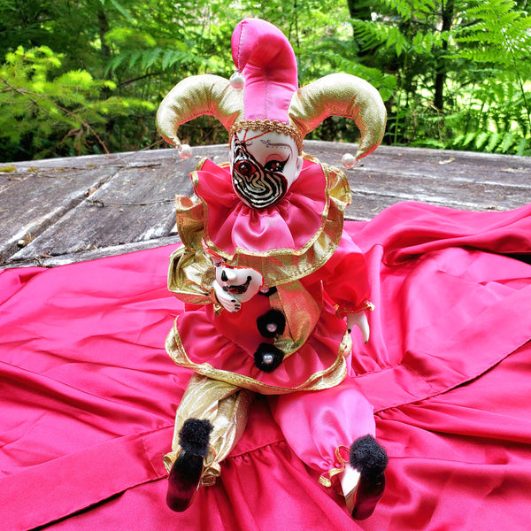 'MASKING' CLOWN MUDIC BOX DOLL