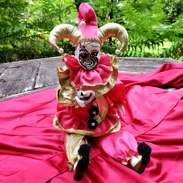 'MASKING' CLOWN MUDIC BOX DOLL