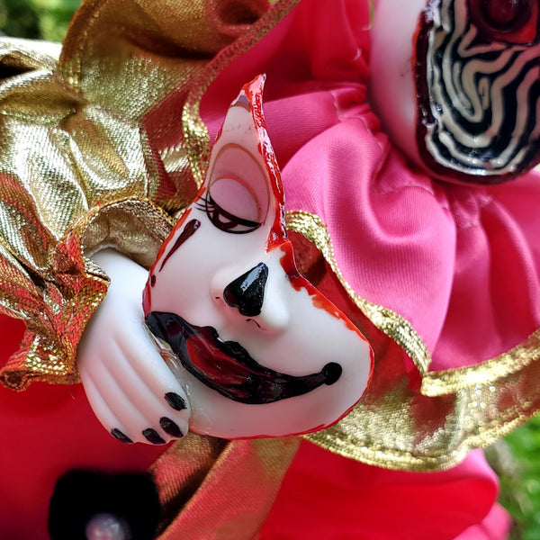 'MASKING' CLOWN MUDIC BOX DOLL