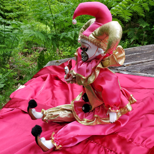 'MASKING' CLOWN MUDIC BOX DOLL