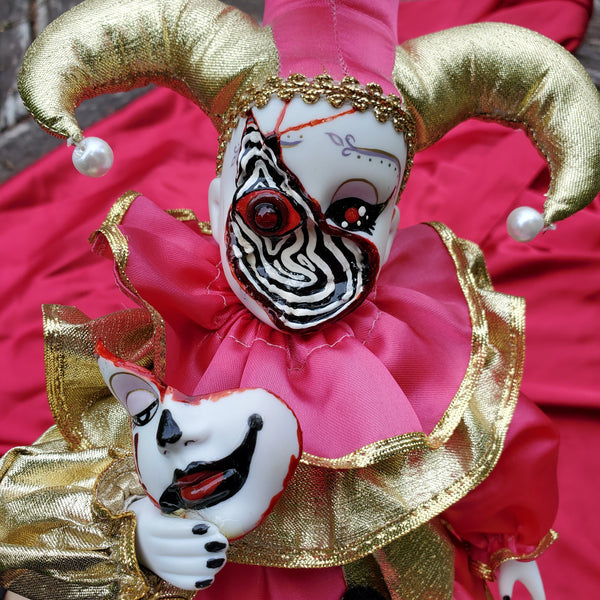 'MASKING' CLOWN MUDIC BOX DOLL